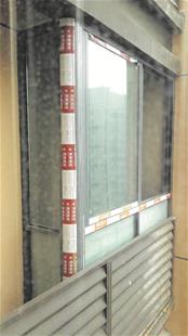 为扩室内面积私封空调机位 居民:玻璃爆裂砸了