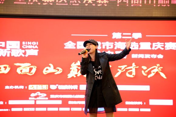 《中国新歌声》重庆赛区总决赛评为陈娇娇现场献艺。首席记者 雷其霖摄.jpg