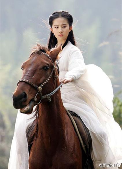 女星古装剧骑马耍帅:刘亦菲很仙,Baby飘逸,最后