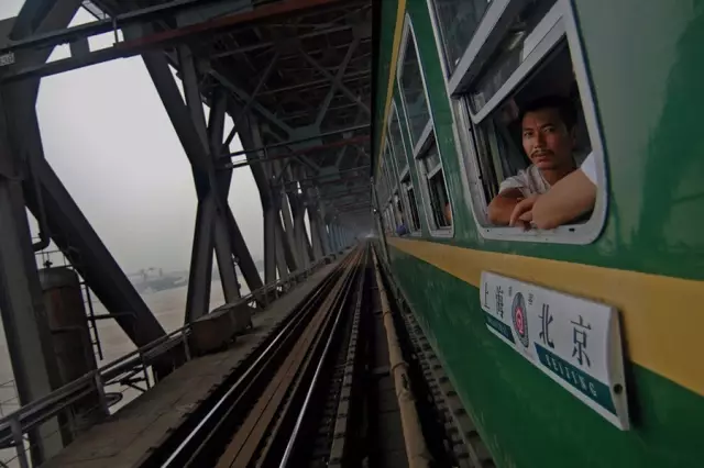 你绝对想不到,高铁时代,中国还有这么多坐绿皮