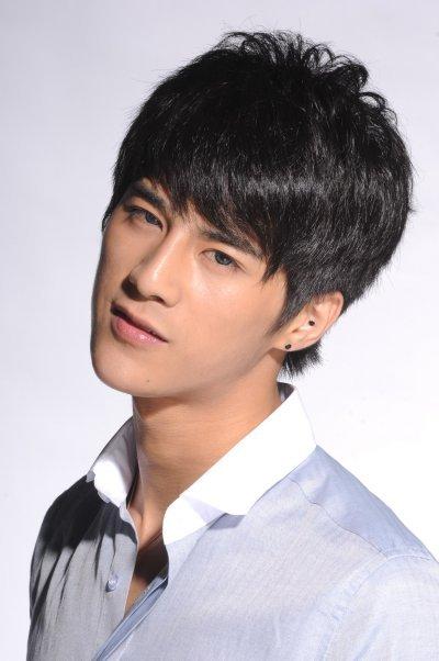 男生带什么颜色的美瞳,男生带什么颜色的美瞳比较好看