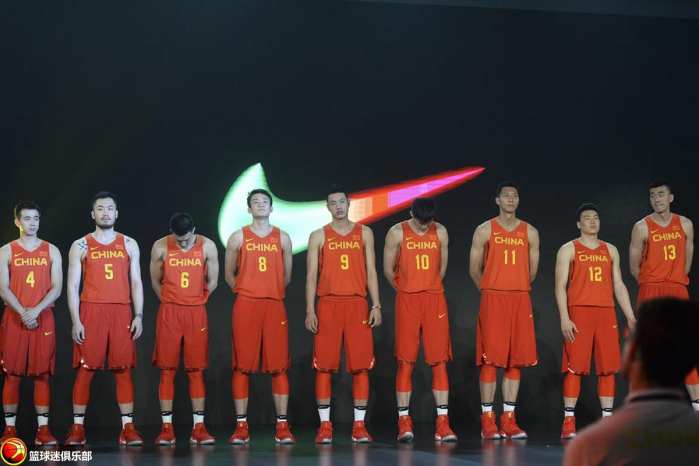 中国男篮12位国手在本赛季的表现,谁能进新大