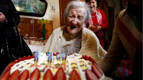 去年艾玛?莫拉诺欢度117岁生日。 （图片来源：路透社）