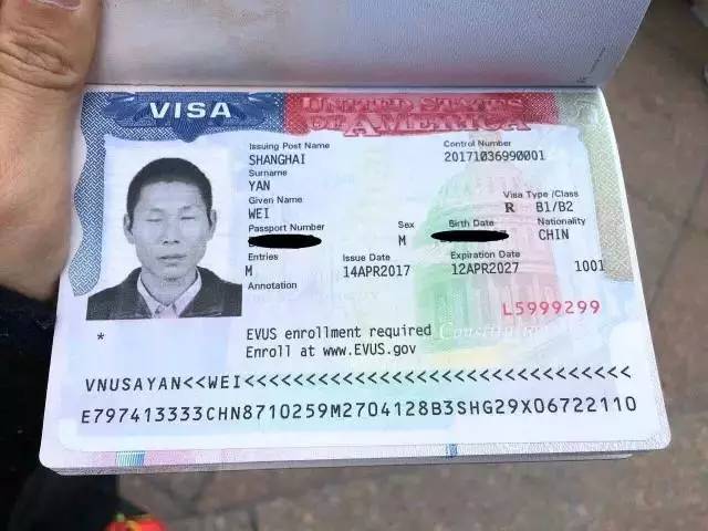 三次拒签后,他成为第一个参加波士顿马拉松的