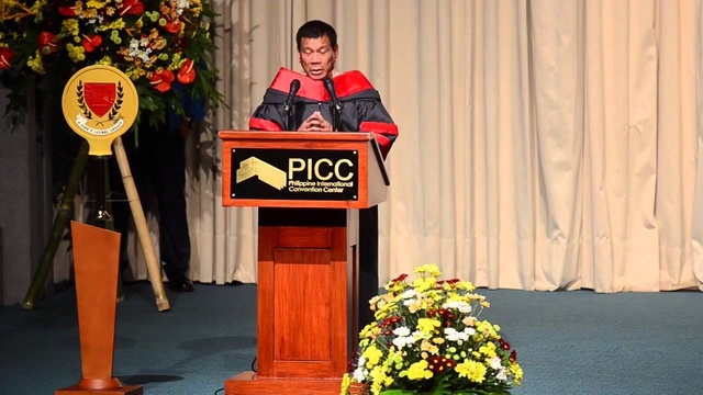 杜特尔特拒绝接受菲律宾大学荣誉博士学位