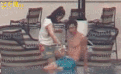 面色蜡黄,厚实的刘海,走在路上,可能发传单的小哥都没办法叫出