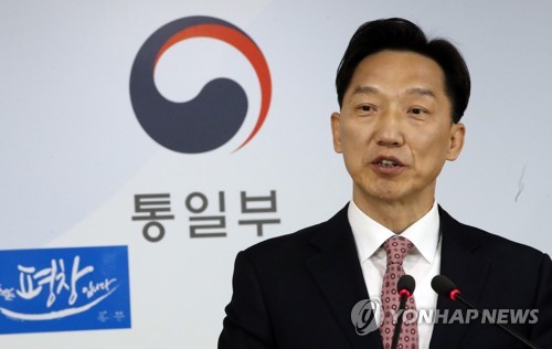 韩国统一部发言人李德行(韩联社)