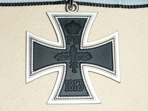 二战期间 激励纳粹军队的铁十字勋章是怎么回事?_凤凰资讯