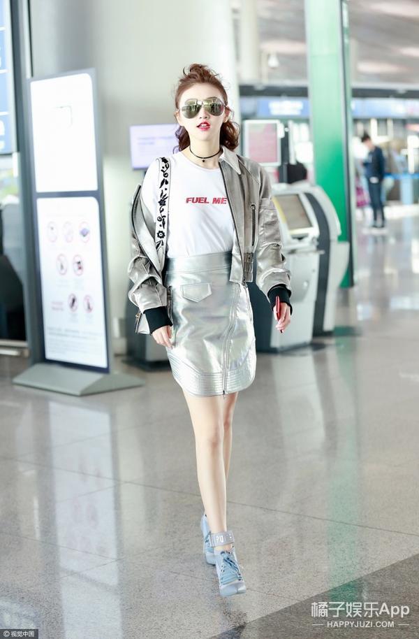 来自外太空的少女景甜,要跟金属色怼到底!