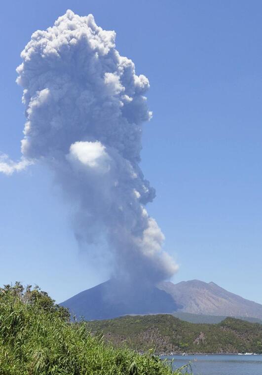 日本樱岛火山大规模喷发 火山灰高达3200米
