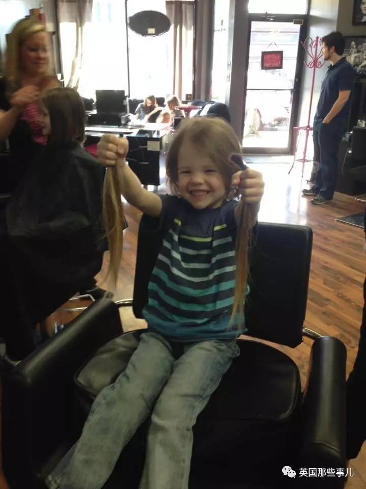 当妈妈和六个儿子都留起了长发,这飘逸的画风