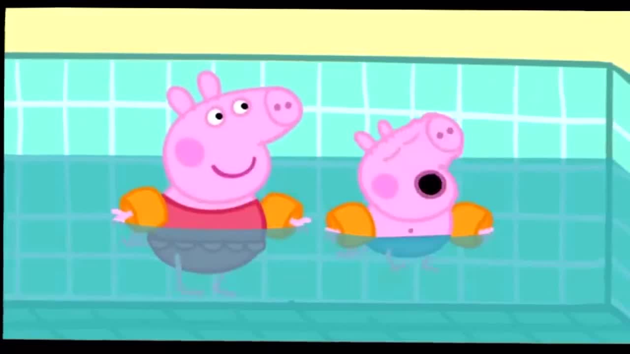 《小猪佩奇》乔治在游泳池里玩得很开心