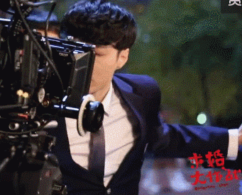 助跑加借位,张艺兴的荧屏初吻原来是这么没的