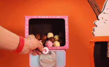 从扭蛋机扭出冰淇淋,还要用老虎机加个樱桃_(:з」∠)