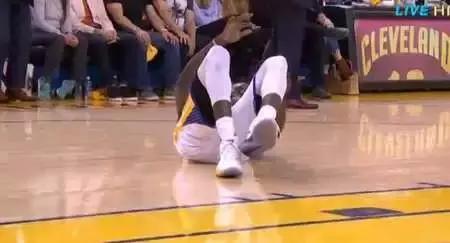 突发:勇士格林受伤,左腿倒地后不起,爵士或有一