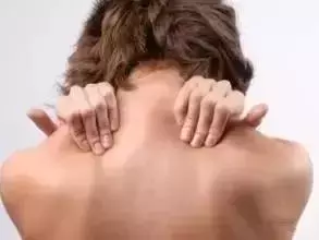 很多肩膀疼的原因，根本不是肩周炎，而是这个病