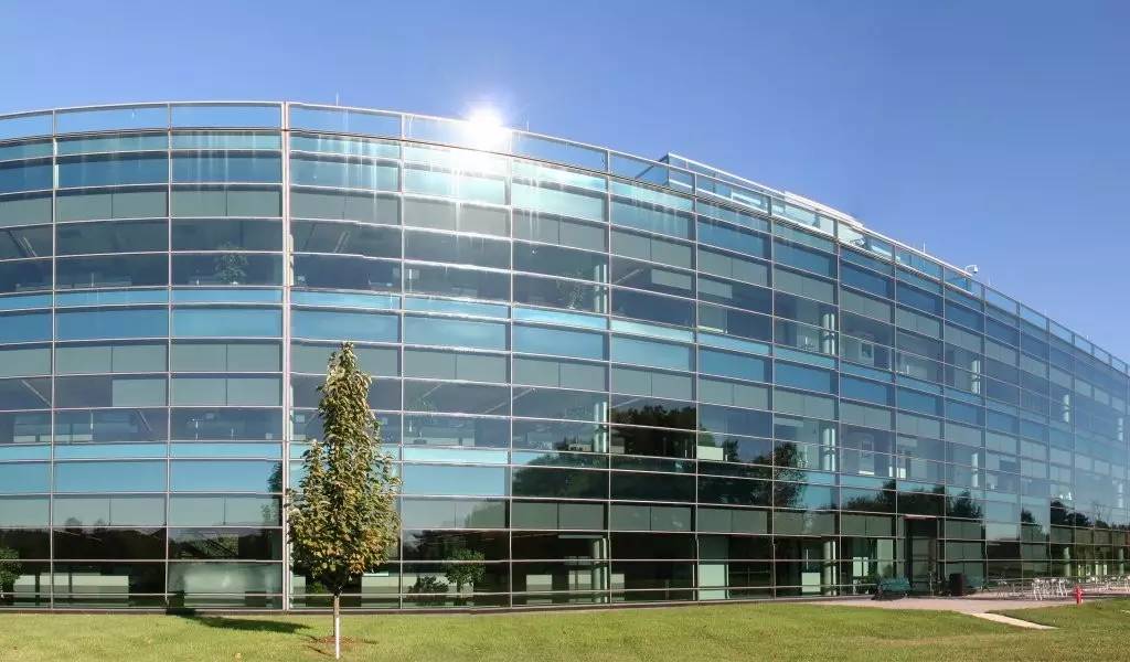 如果你有1万美元,应该如何投资?|彭博专家小讲