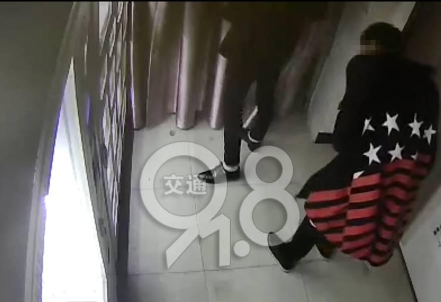 杭州俩90后深夜砸开情趣用品售货机,接下来做情趣用法震动环图片