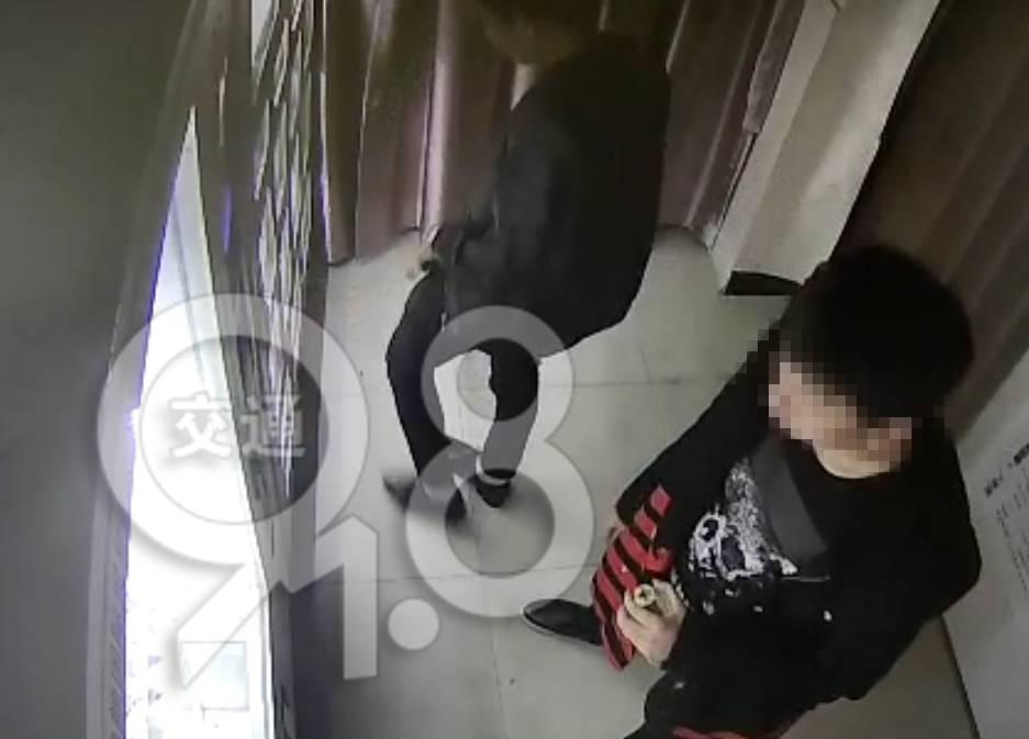 杭州俩90后深夜砸开情趣用品售货机,接下来做网站情趣论坛帝国图片