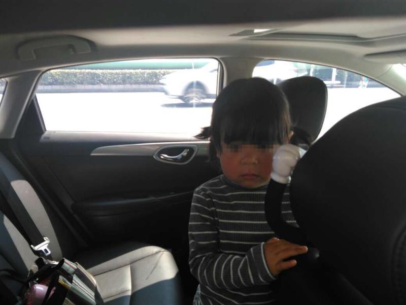 杭州3岁女孩被反锁暴晒车内！当妈的居然去做这事