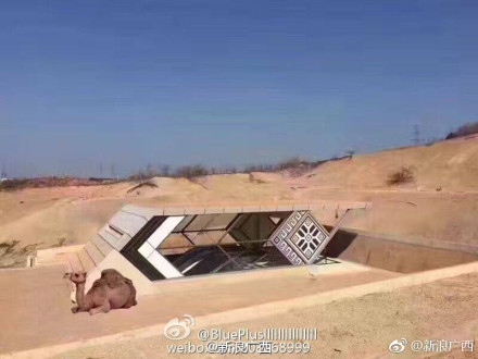 出站秒变鲁滨逊 假地铁站荒凉程度没眼看