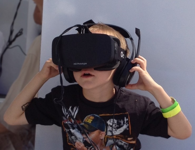 争议 | VR 对眼睛害处到底大不大？ 能不能给小孩玩？