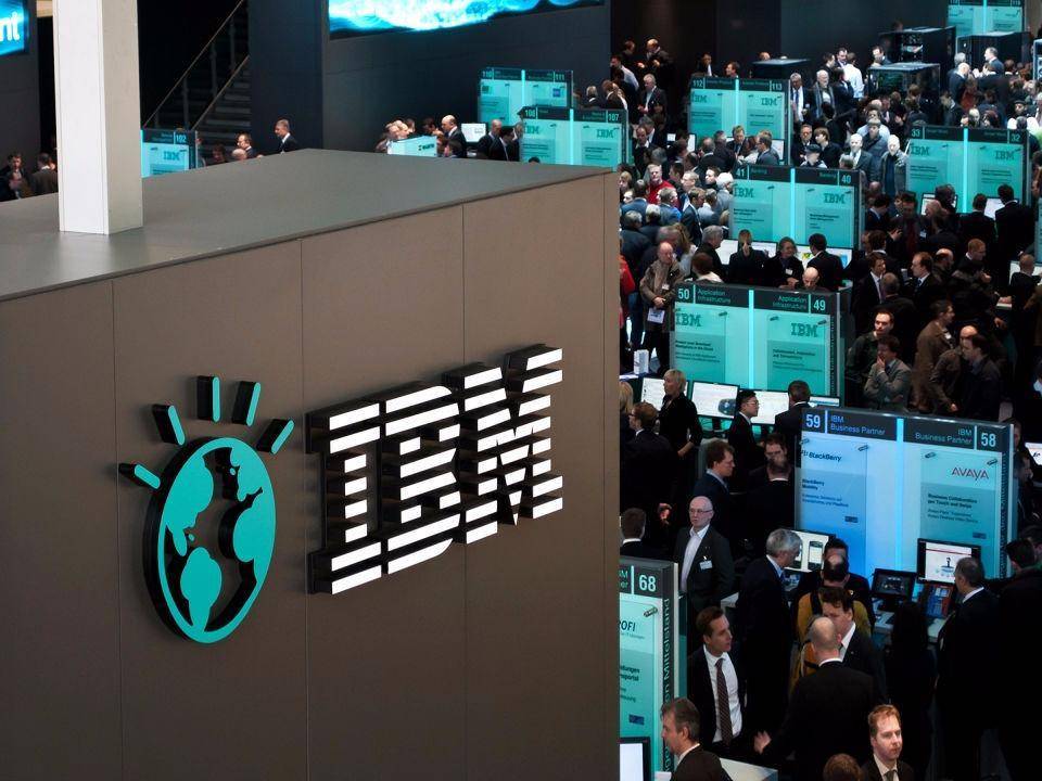 巴菲特清仓IBM背后:战略领先十年,模式落后百年