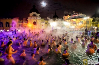 浴池派对，嗨爆布达佩斯之夜