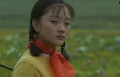 她比刘晓庆貌美,比巩俐性感,曾全裸出镜惹争议,今越老越有味