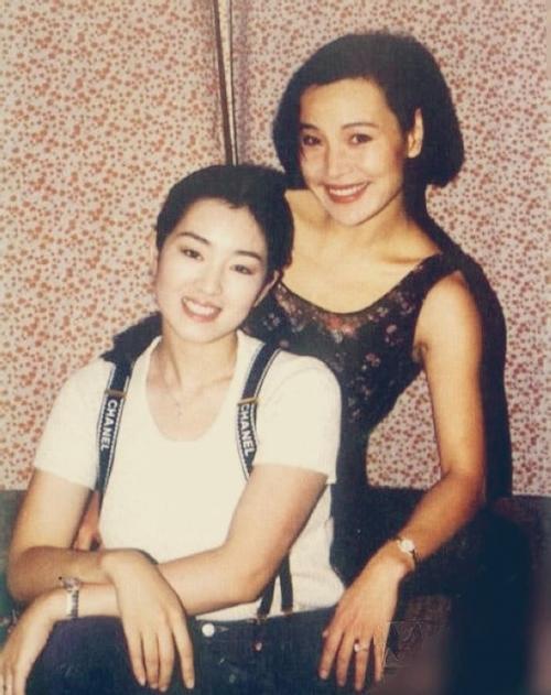 她比刘晓庆貌美,比巩俐性感,曾全裸出镜惹争议,今越老越有味