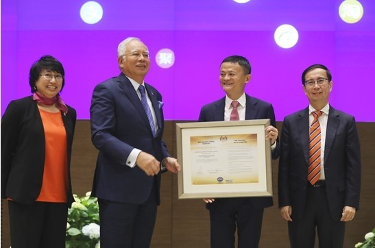 马来西亚总理造访阿里杭州总部 引进中国飞天技术