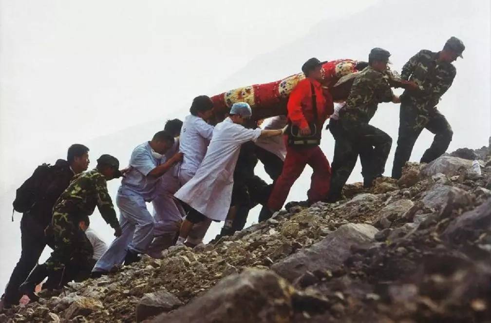 汶川地震首次暴露中国的惊人战争能力,世界为