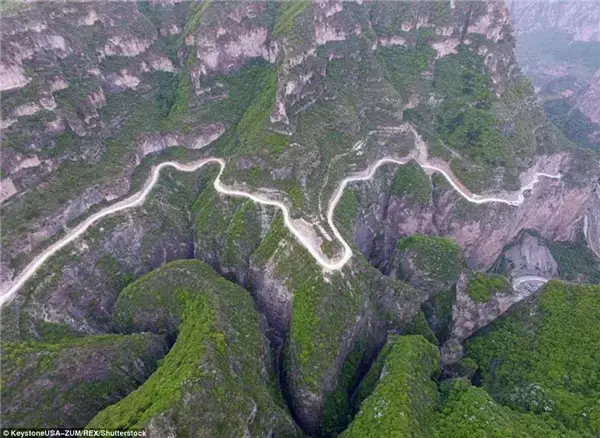 这条中国公路，让外国网友感叹：难怪他们能建起长城！