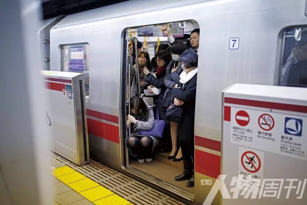 乘坐公共交通工具，是体验东京最好的方式之一丨图片故事
