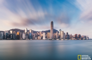重复与密集的香港，他拍出了香港这个城市的建筑之魂！