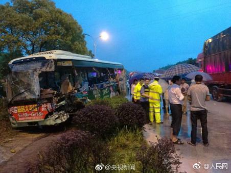 江西鹰潭发生特大交通事故 已致10人死亡8人重伤