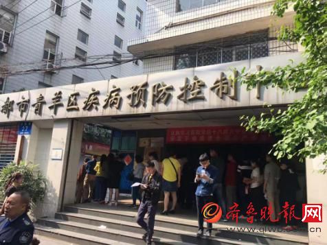 人人快送严控用户食品安全 食品配送员持健康