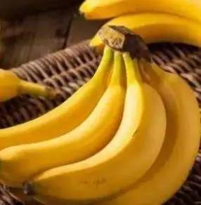 “香蕉浸泡不明液体”视频疯传，吃了有毒？真相其实是…
