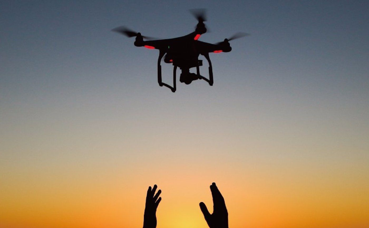 民航局发布无人机实名登记规定;微信更新「实