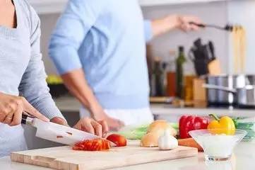 为什么你在厨房洗菜做饭腰总是酸？关键就在这8cm！