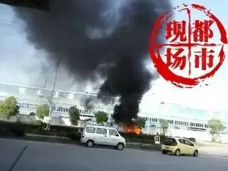 宜春丨十万火急！女司机遭遇撞车起火 有女子见义勇为