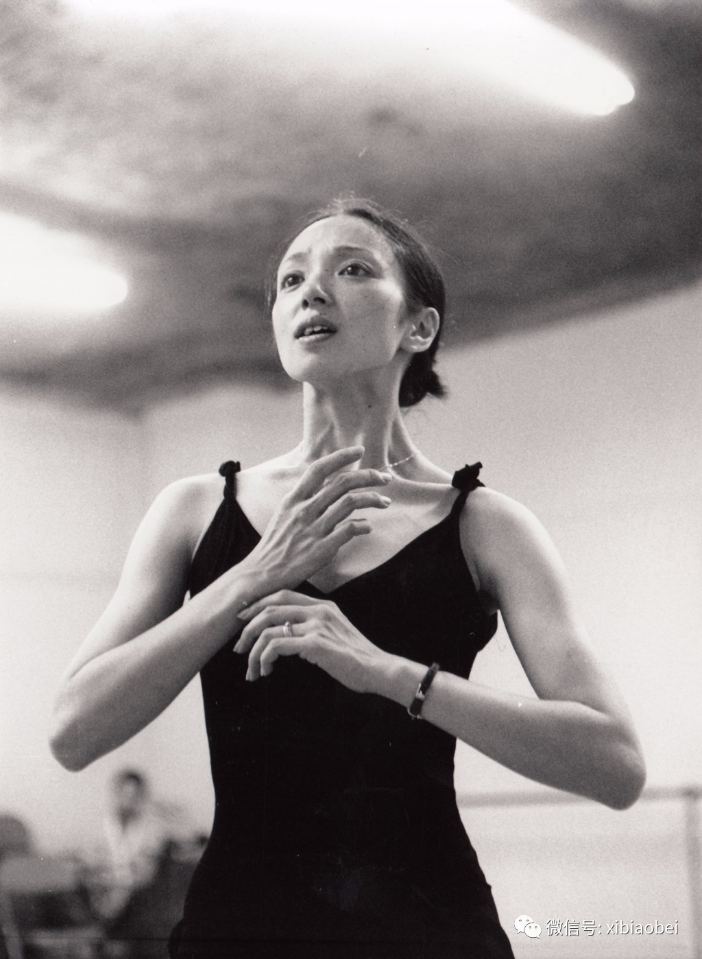 好久不见 69岁芭蕾女神森下洋子来华再跳“喜儿”，田华起立鼓掌_手机凤凰网