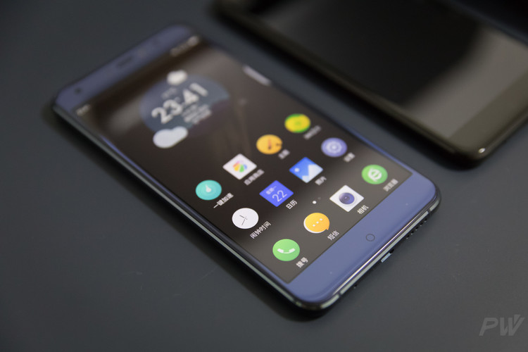 360 smartphone N5s Photo by Hao Ying