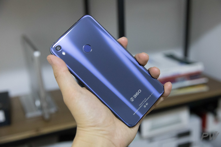 360 smartphone N5s Photo by Hao Ying-6