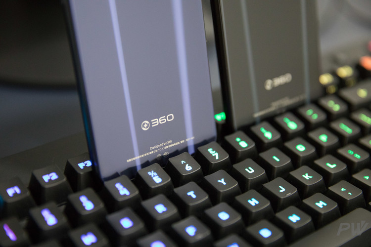 360 smartphone N5s Photo by Hao Ying-4