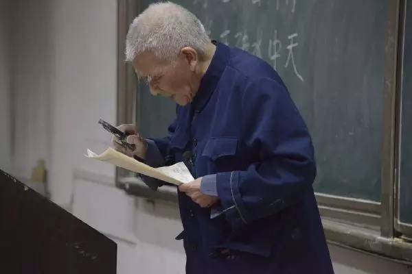 人物 | 93岁数学教授激情讲课，高呼“唐诗万岁宋词万岁”