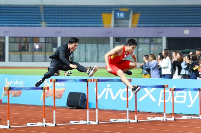 《来吧冠军2》退役两年刘翔再战110米栏
