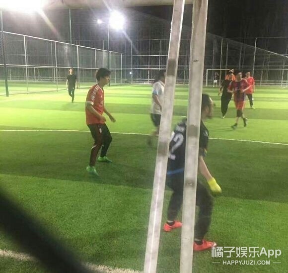 踢足球的人真的很傻吗,踢足球的人真的很傻吗知乎