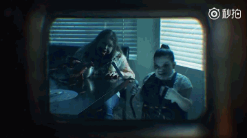 本以为它是多啦a梦的实体相机,却没想到照出了这些鬼东西