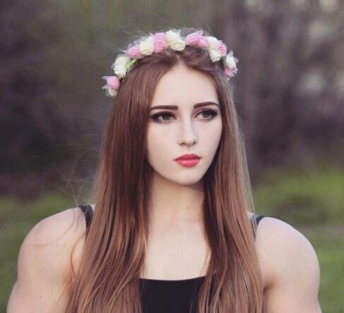 俄罗斯最美健身肌肉小萝莉,颜值不输身材引热议!_凤凰资讯